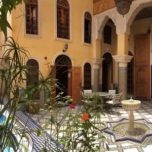بيت ضيافة Layalina